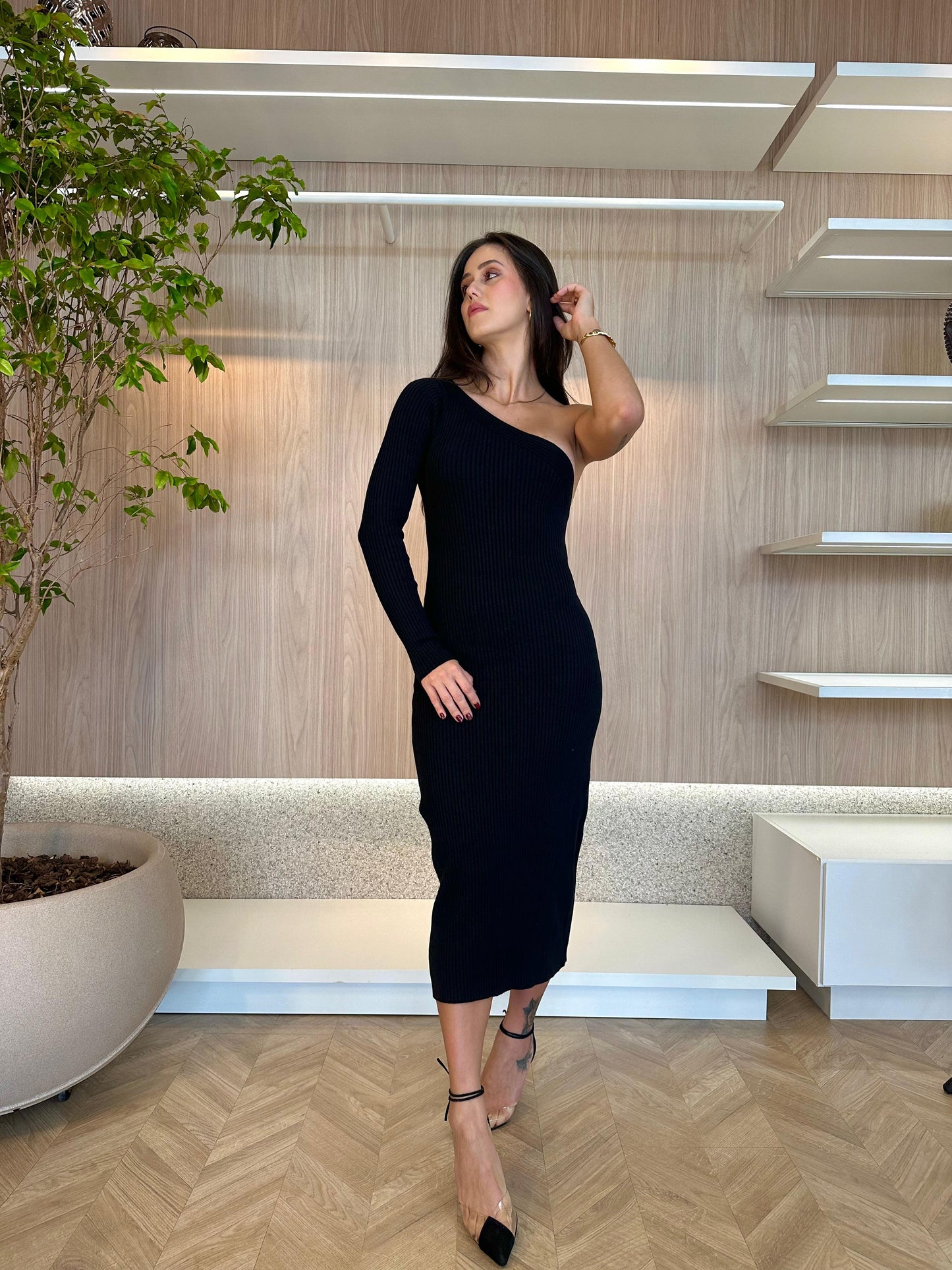 Vestido Charlote Preta Manga única