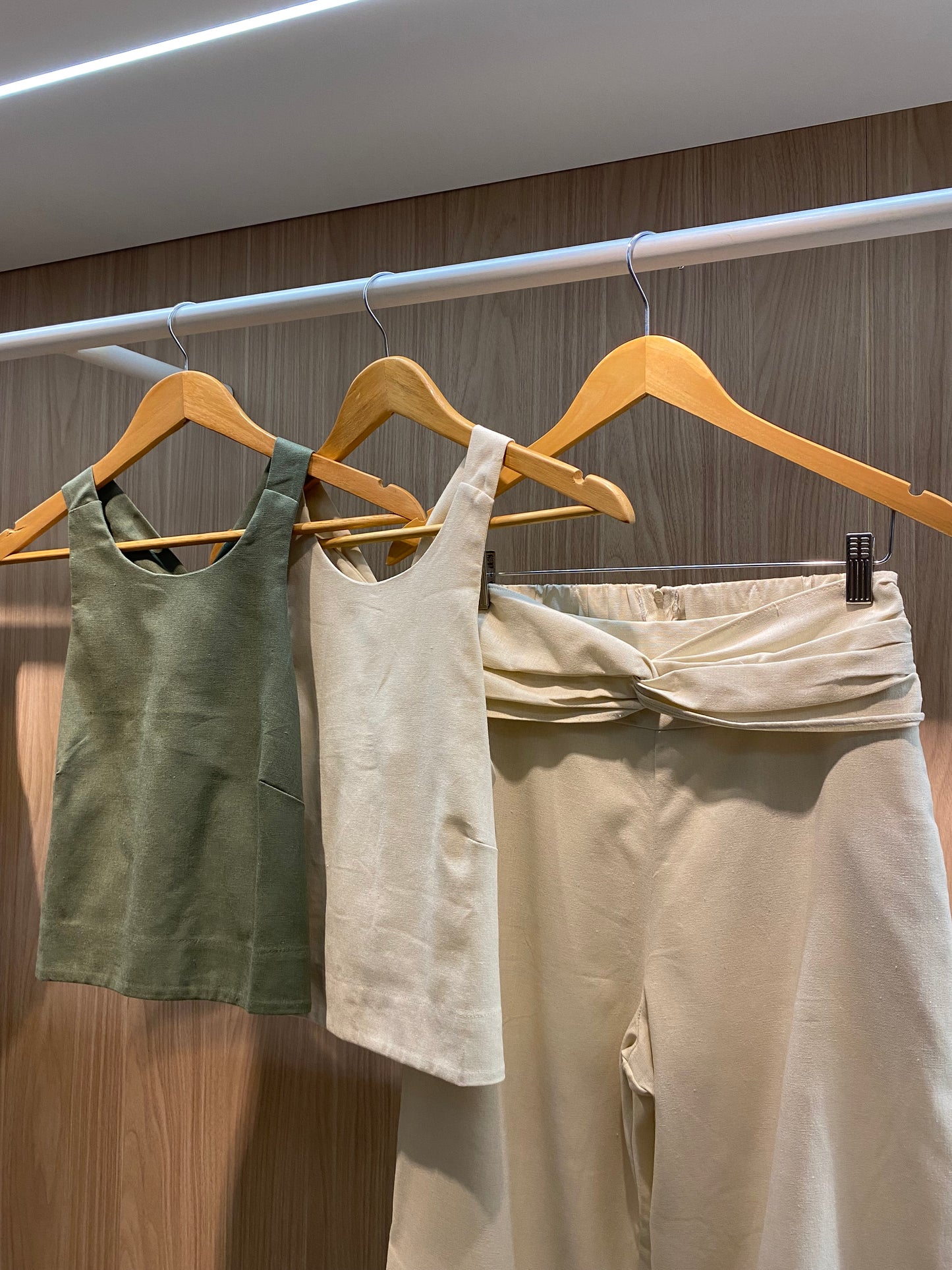 Calça Pantacourt Natural Drapeada