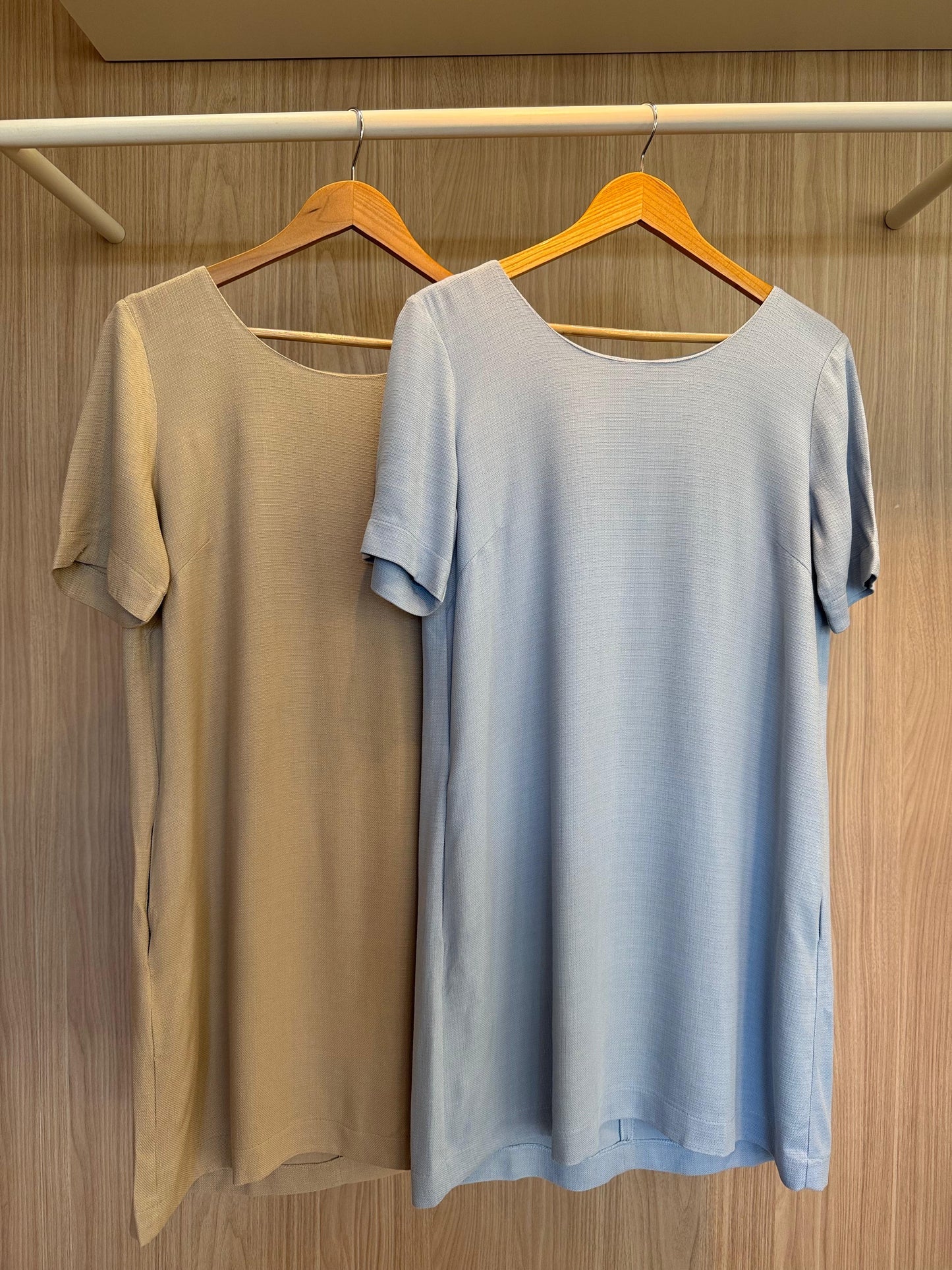 Vestido Curto Liso Mel - cores