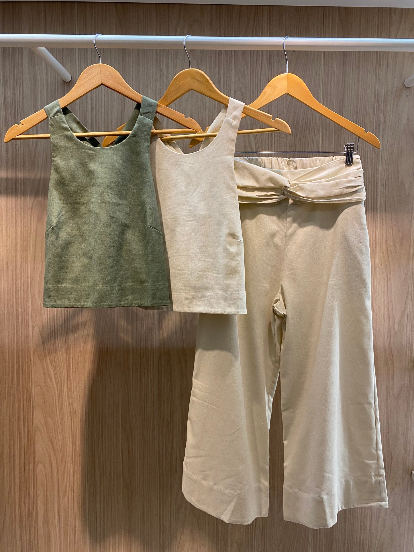 Calça Pantacourt Natural Drapeada