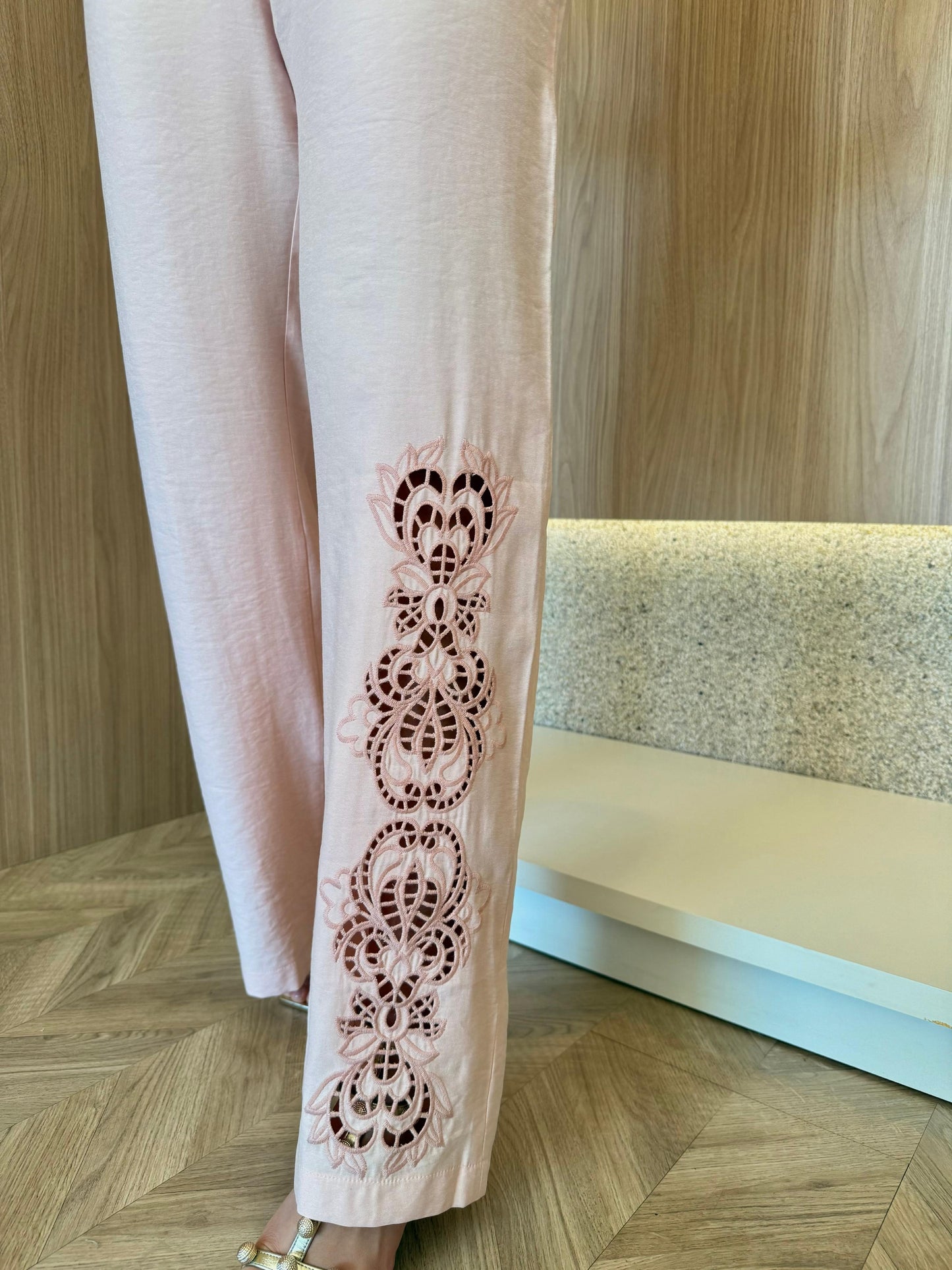 Calça Reta Bordada Anabel - cores