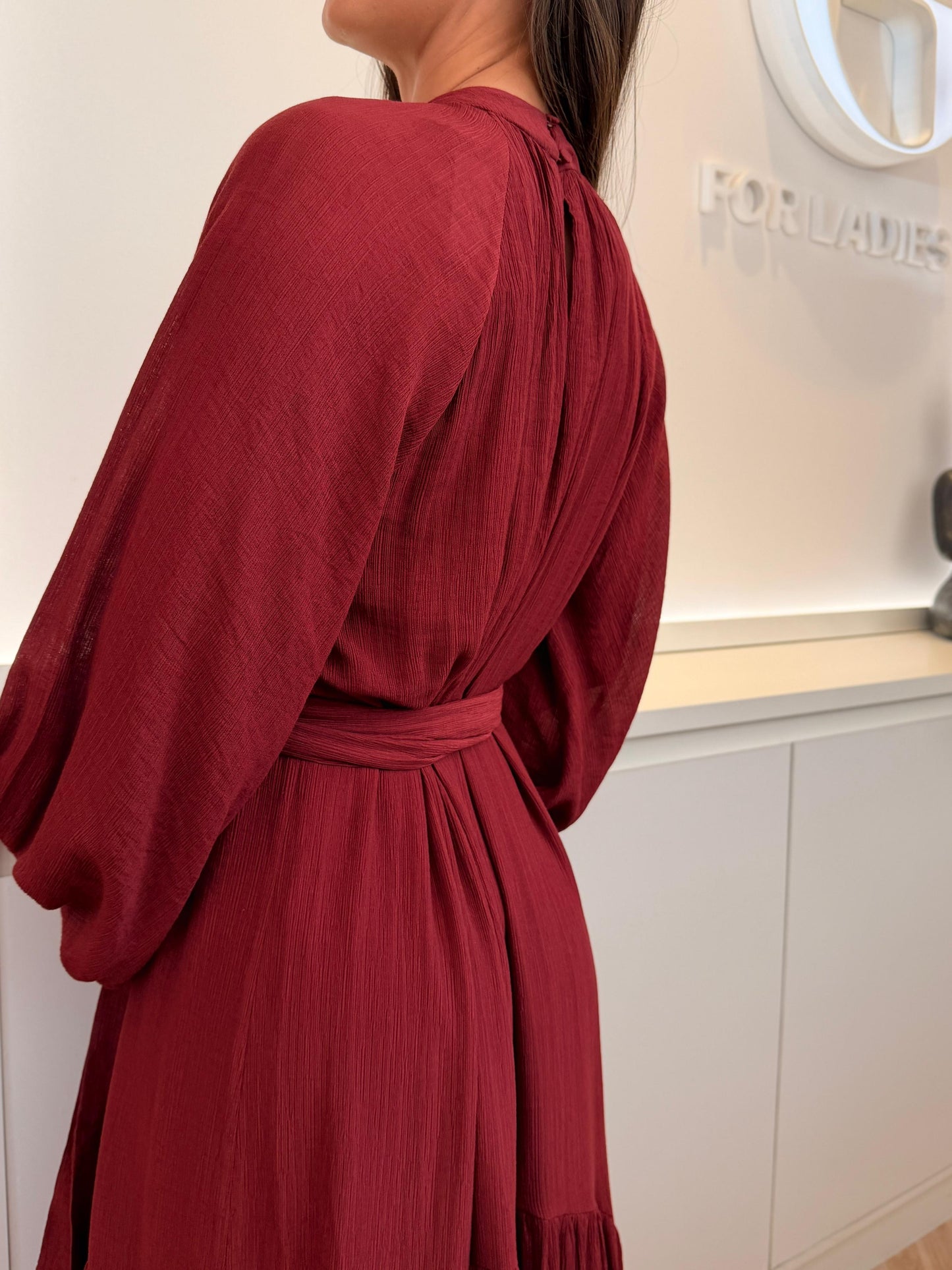 Vestido burgundy c/cinto perolas