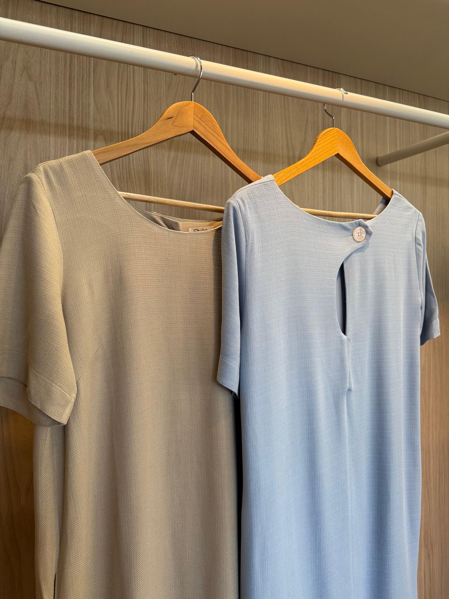 Vestido Curto Liso Mel - cores