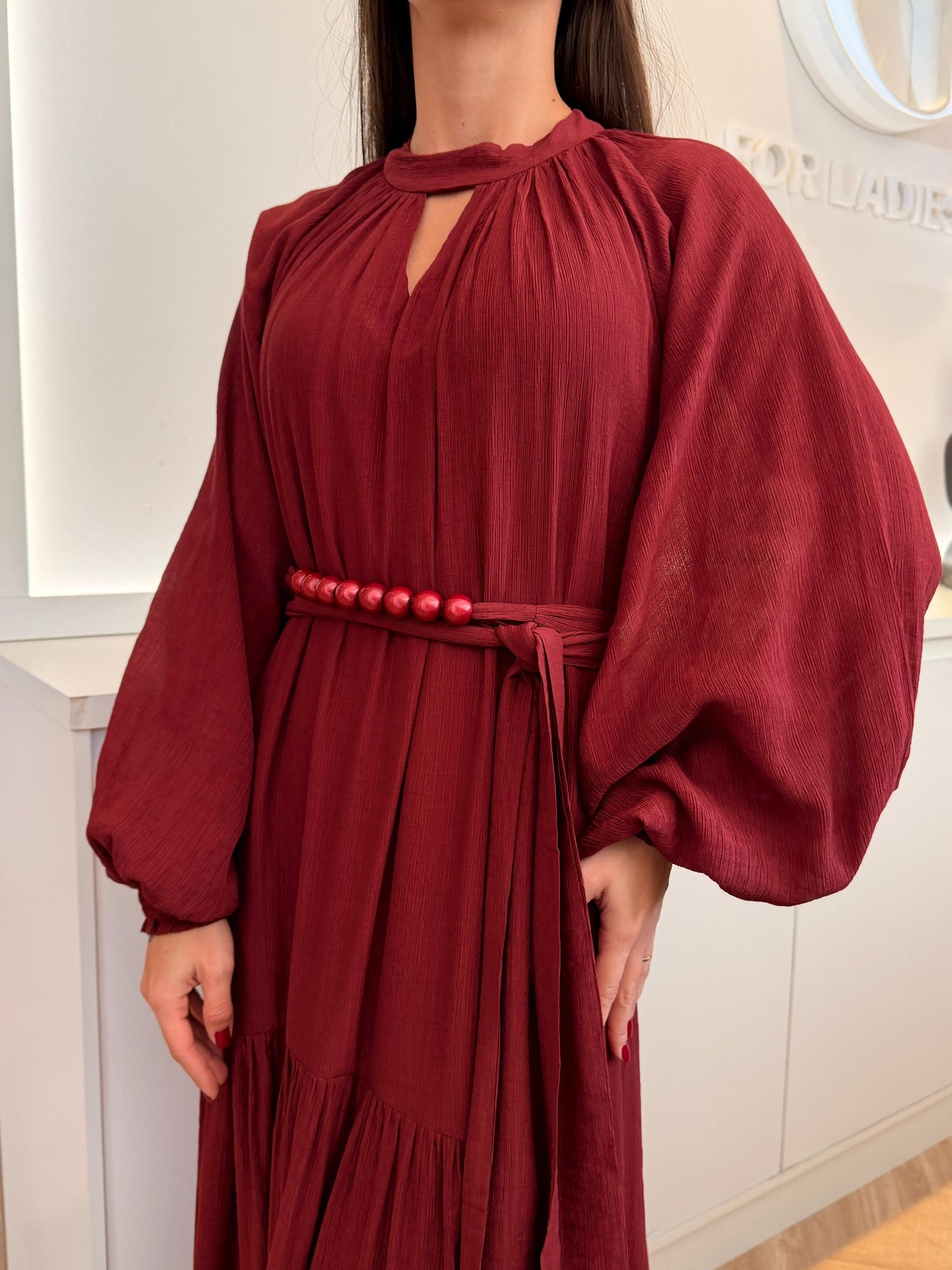 Vestido burgundy c/cinto perolas