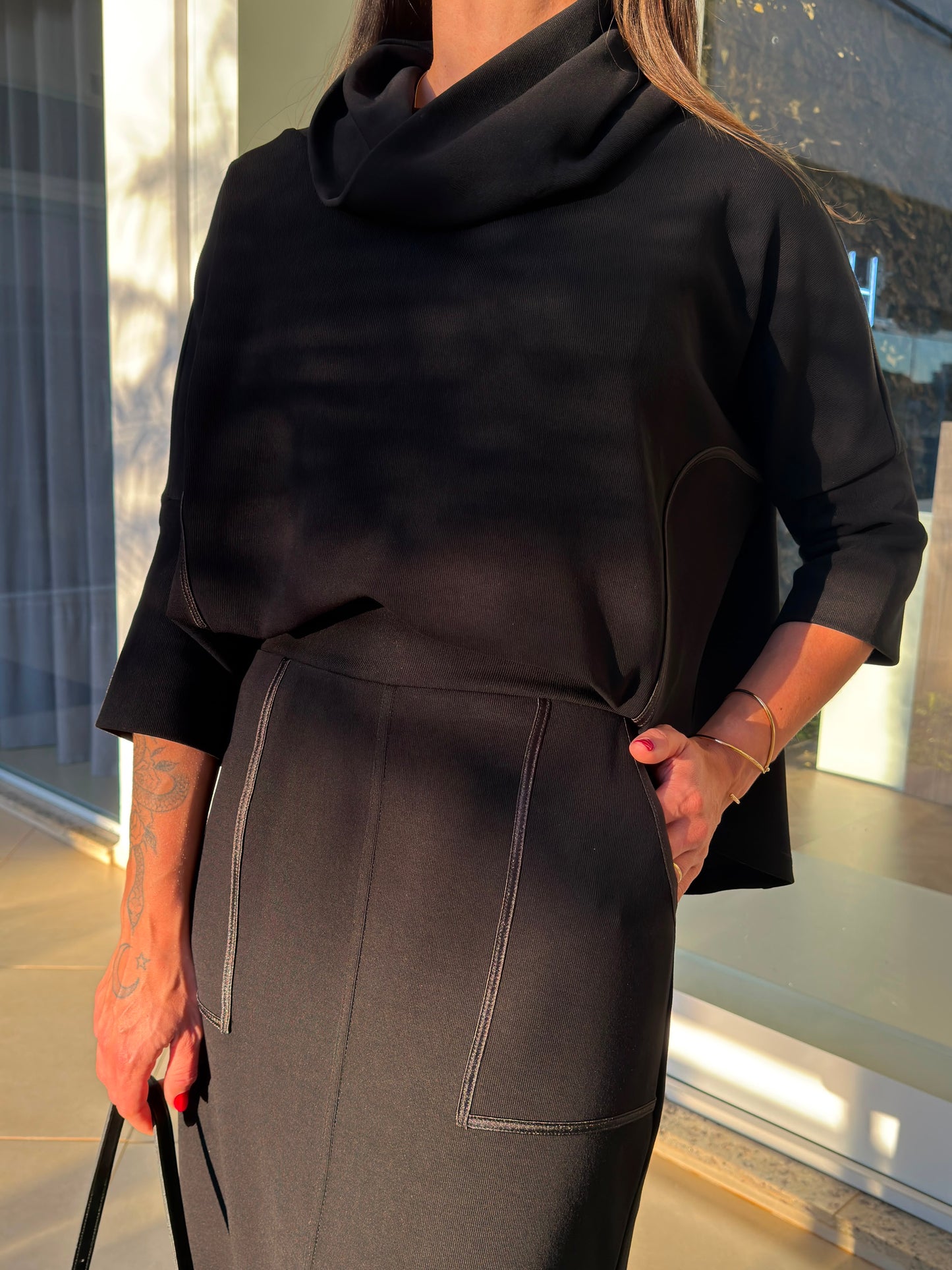 Conjunto Moletom preto c/saia
