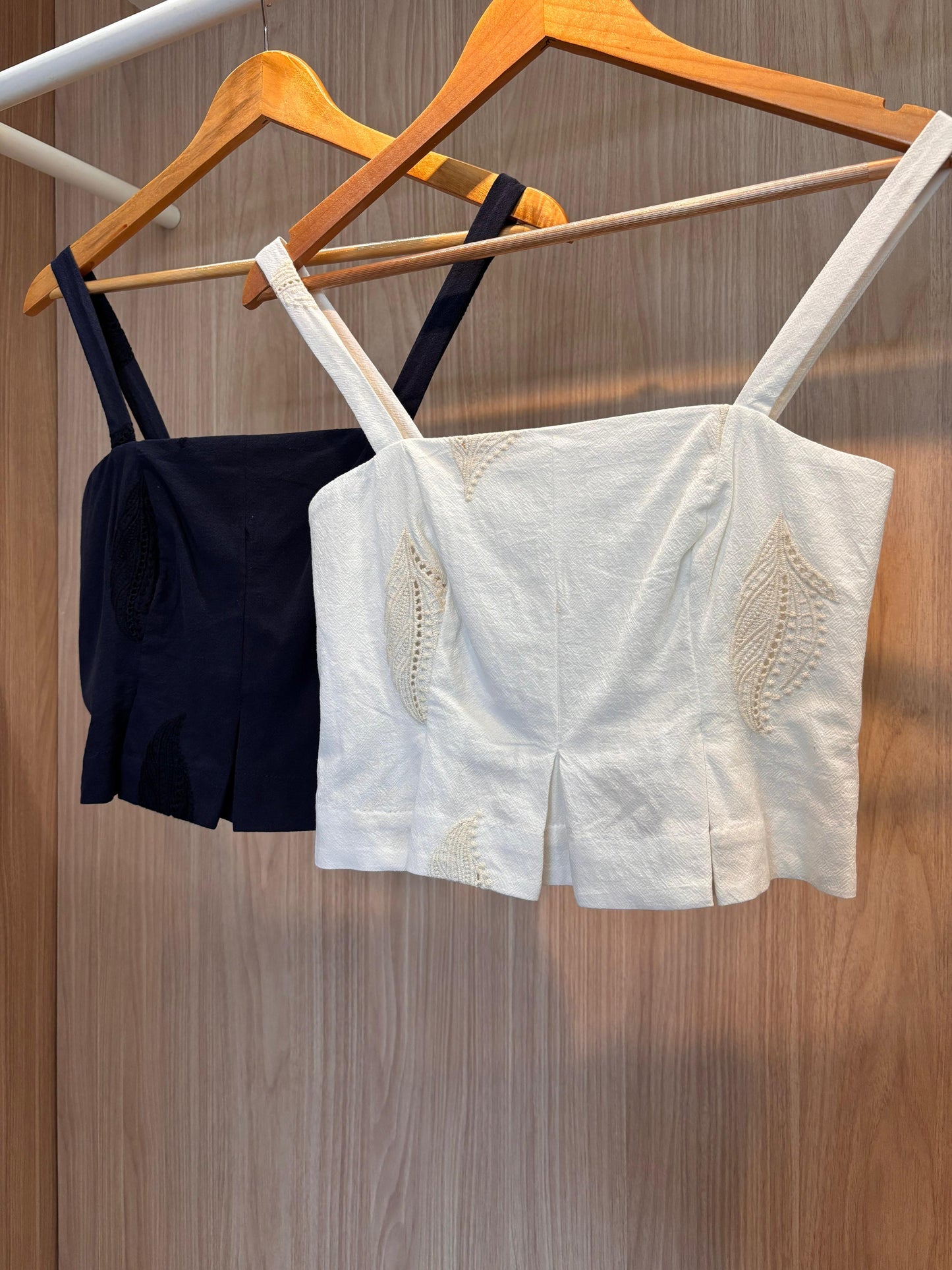 Cropped Bordado Celeste - cores