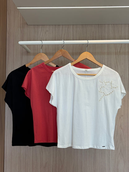 Blusa Básica det. flor - cores