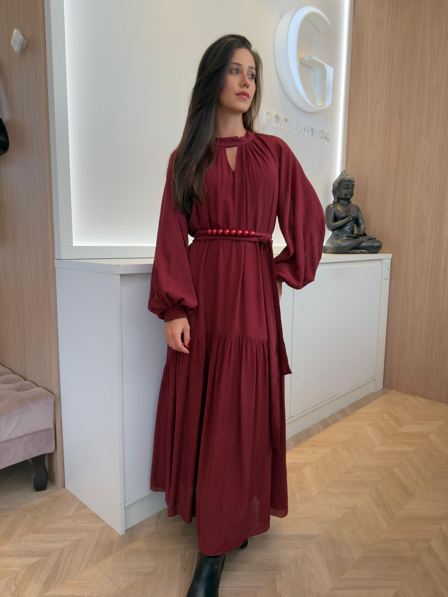 Vestido burgundy c/cinto perolas