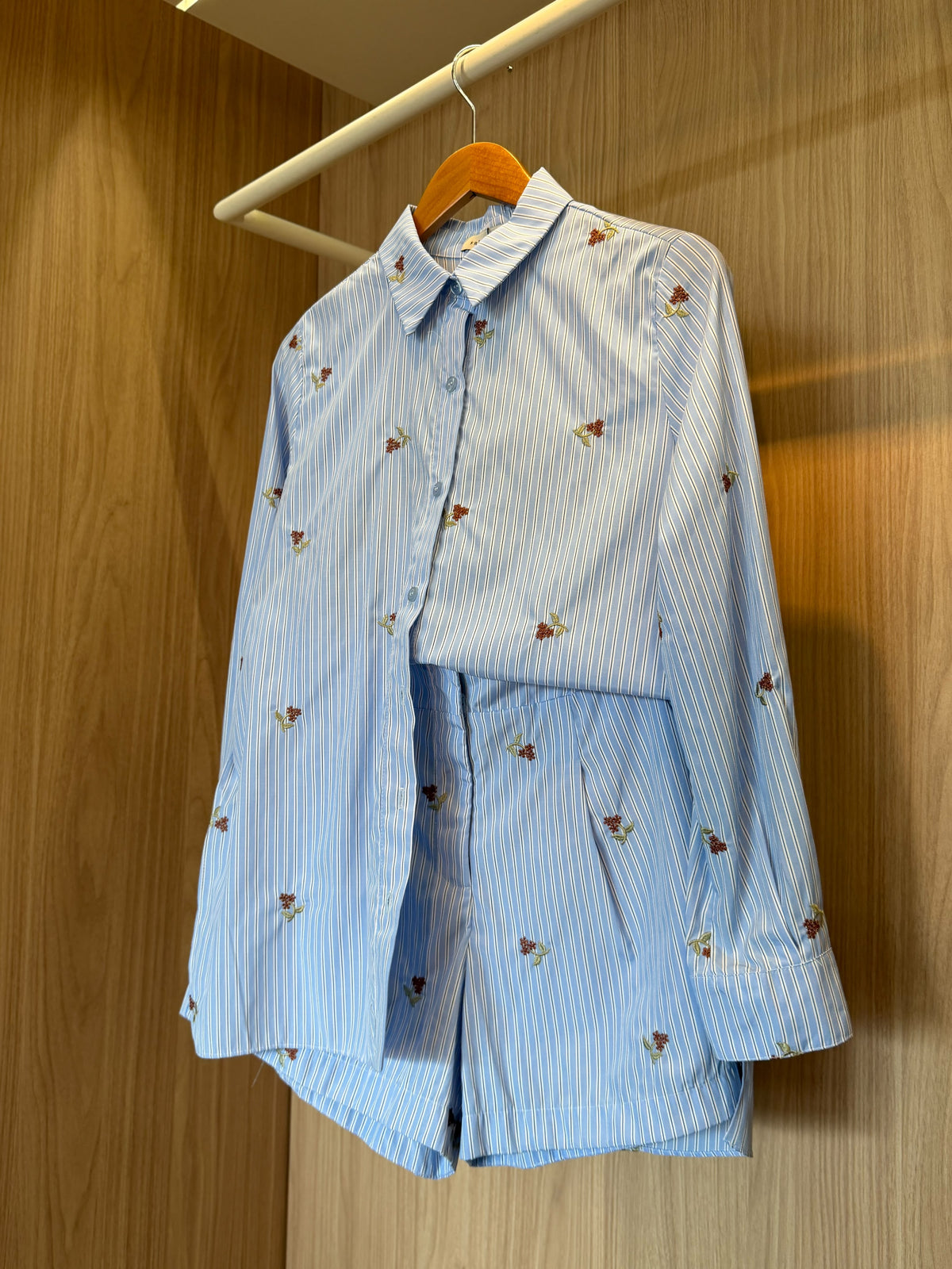 Camisa Listras Bordada - Azul Claro