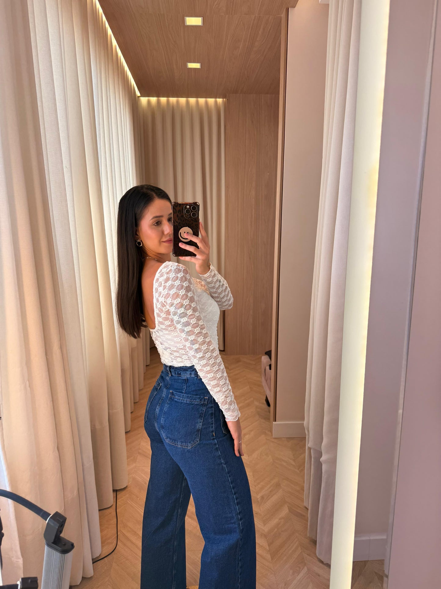 Calça Wide Leg c/ bolsos frontais