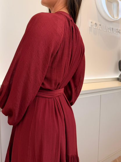 Vestido burgundy c/cinto perolas